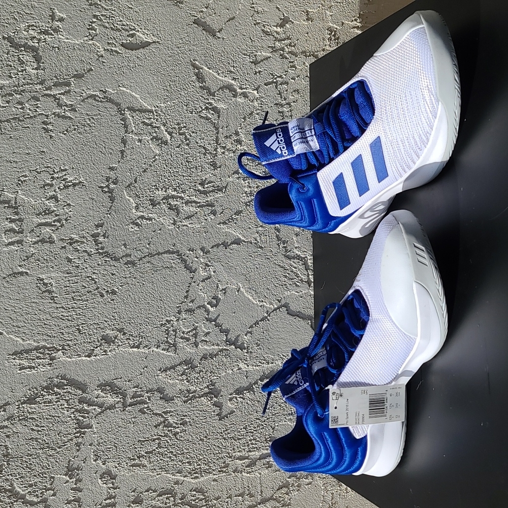 Addias Pro Spark Low Top Basketball Sneaker - NEW